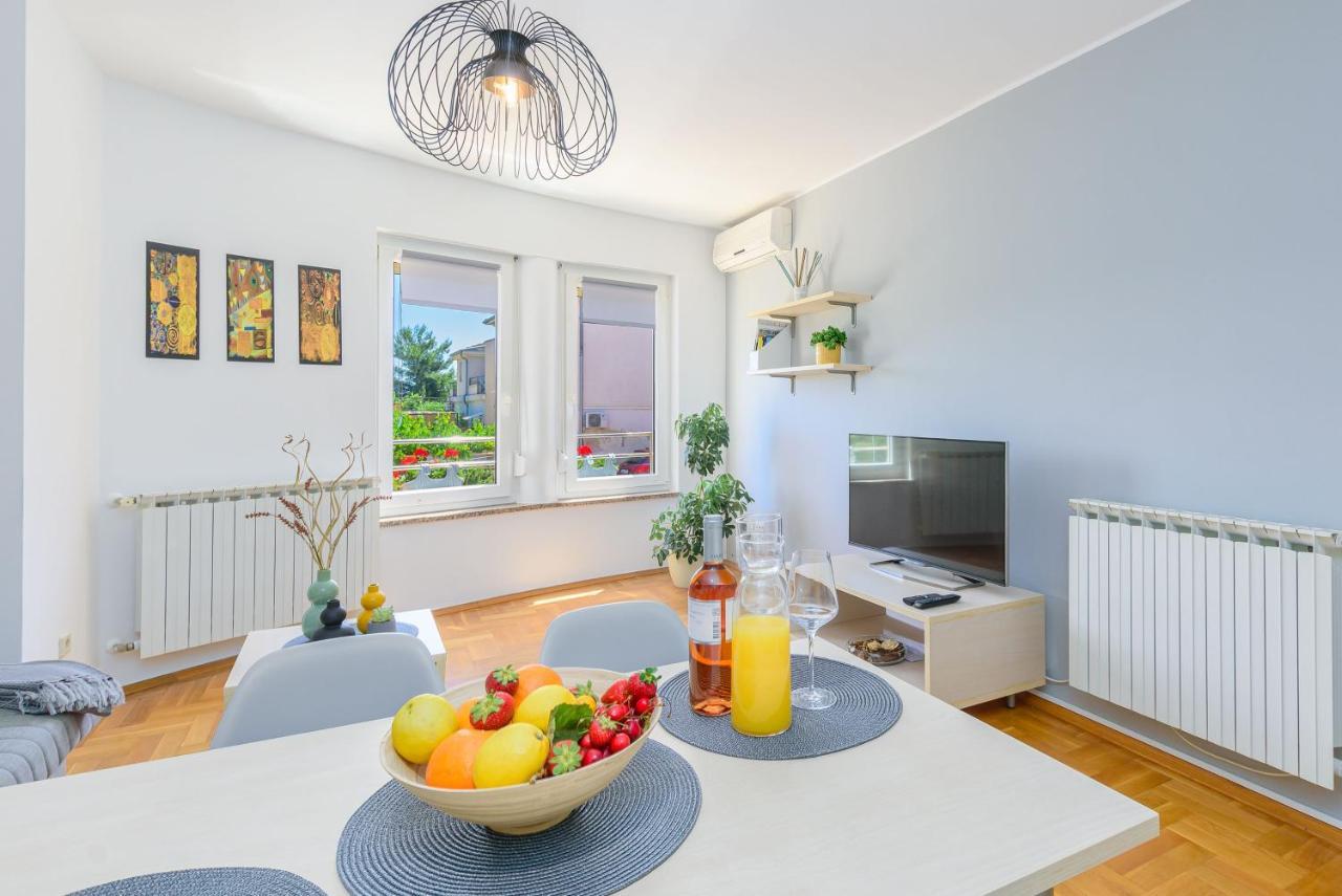 Apartment Vita Pula Exteriör bild
