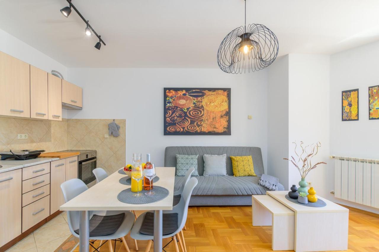 Apartment Vita Pula Exteriör bild